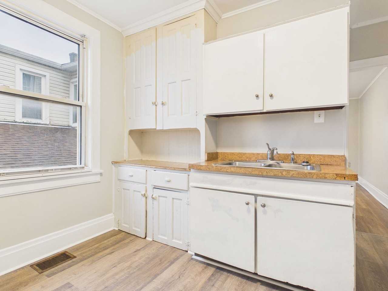 637 Dunkle St - Photo 4 of 12