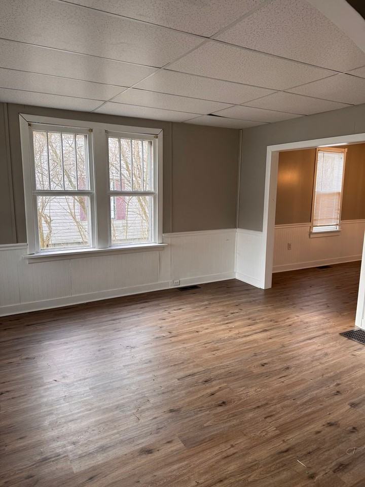 214 Bentley Ave - Photo 2 of 10