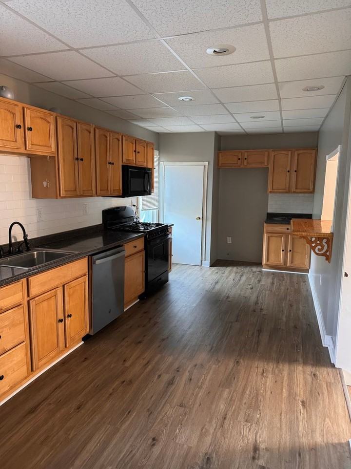 214 Bentley Ave - Photo 4 of 10