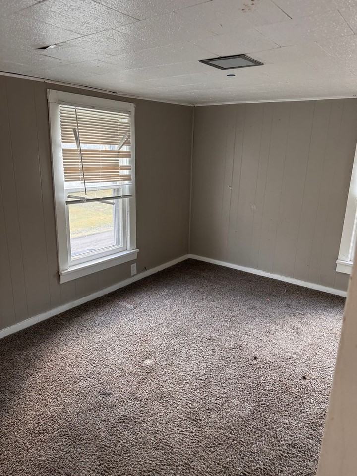 214 Bentley Ave - Photo 7 of 10