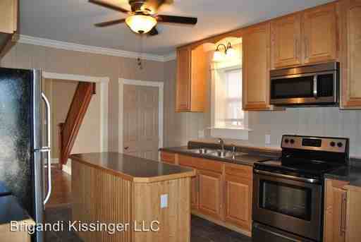 108 S Summit St - Photo 2 of 15