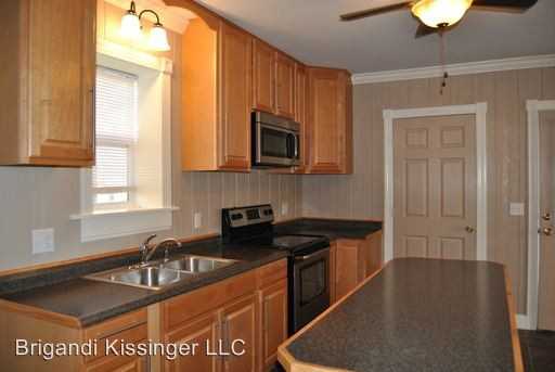 108 S Summit St - Photo 3 of 15