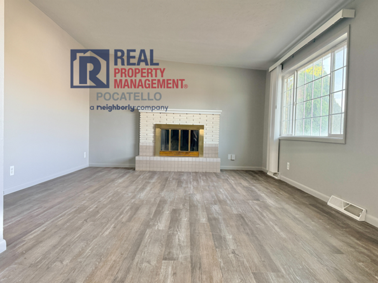 1625 Homer Dr - Photo 3 of 19