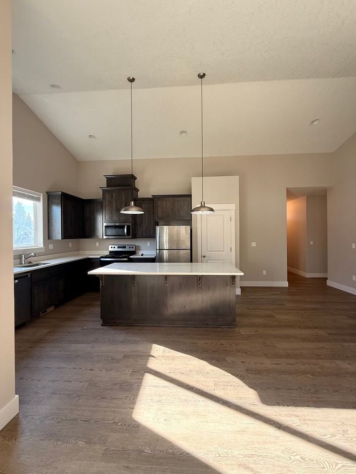 316 Ne Alder Way - Photo 3 of 11