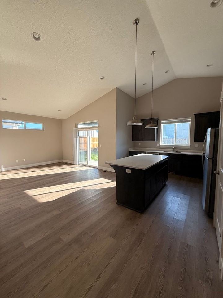 316 Ne Alder Way - Photo 4 of 11