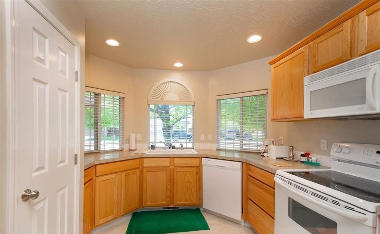 5508 S Plumbdale Ave - Photo 2 of 8