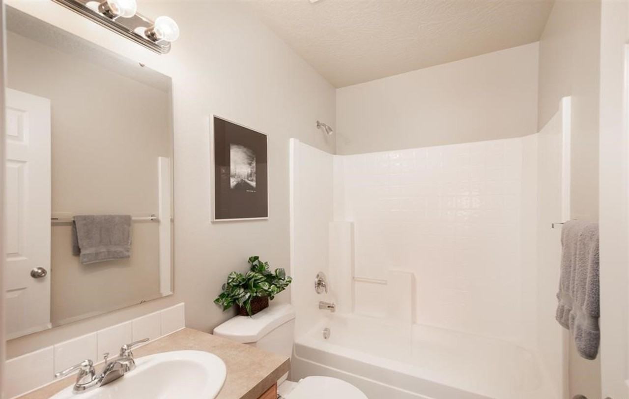 5508 S Plumbdale Ave - Photo 6 of 8