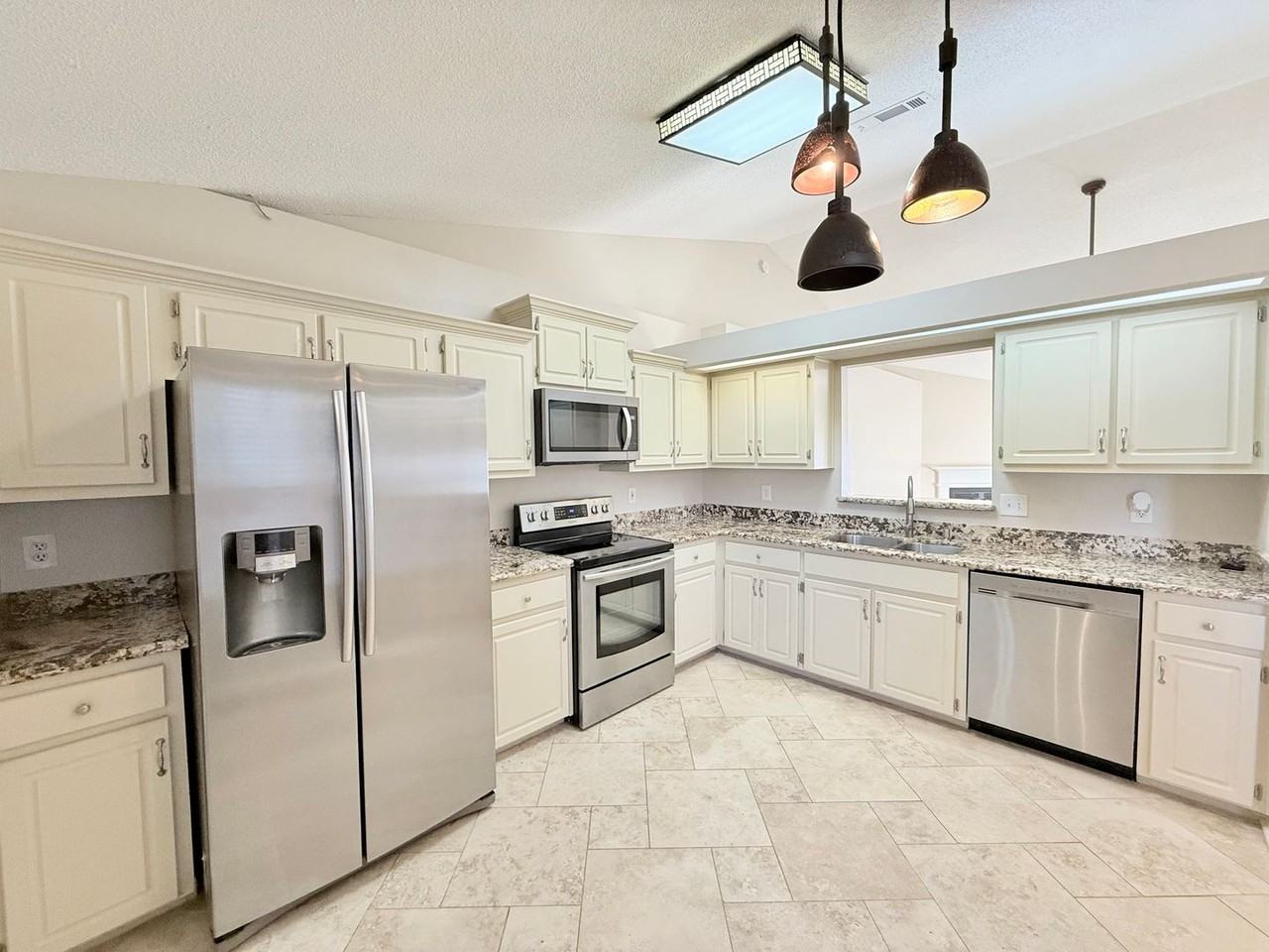 131 Mirabelle Cir - Photo 4 of 14