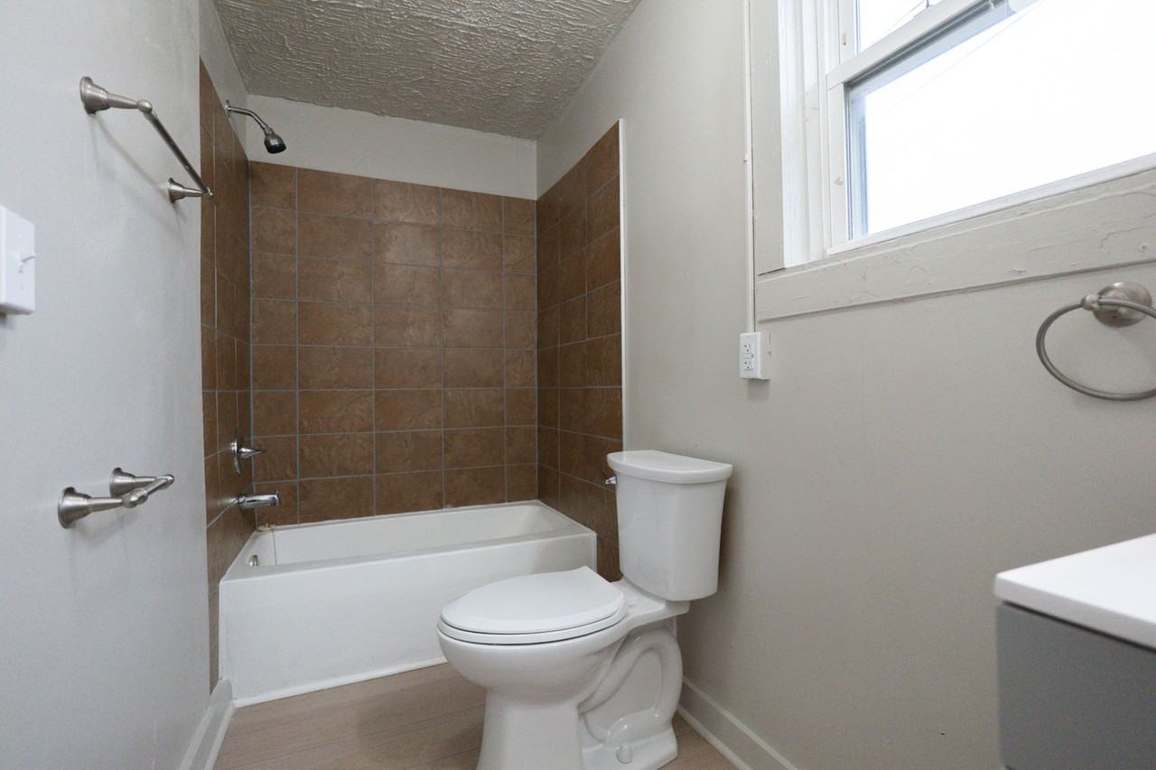 1224 Cleveland Ave Nw - Photo 6 of 16