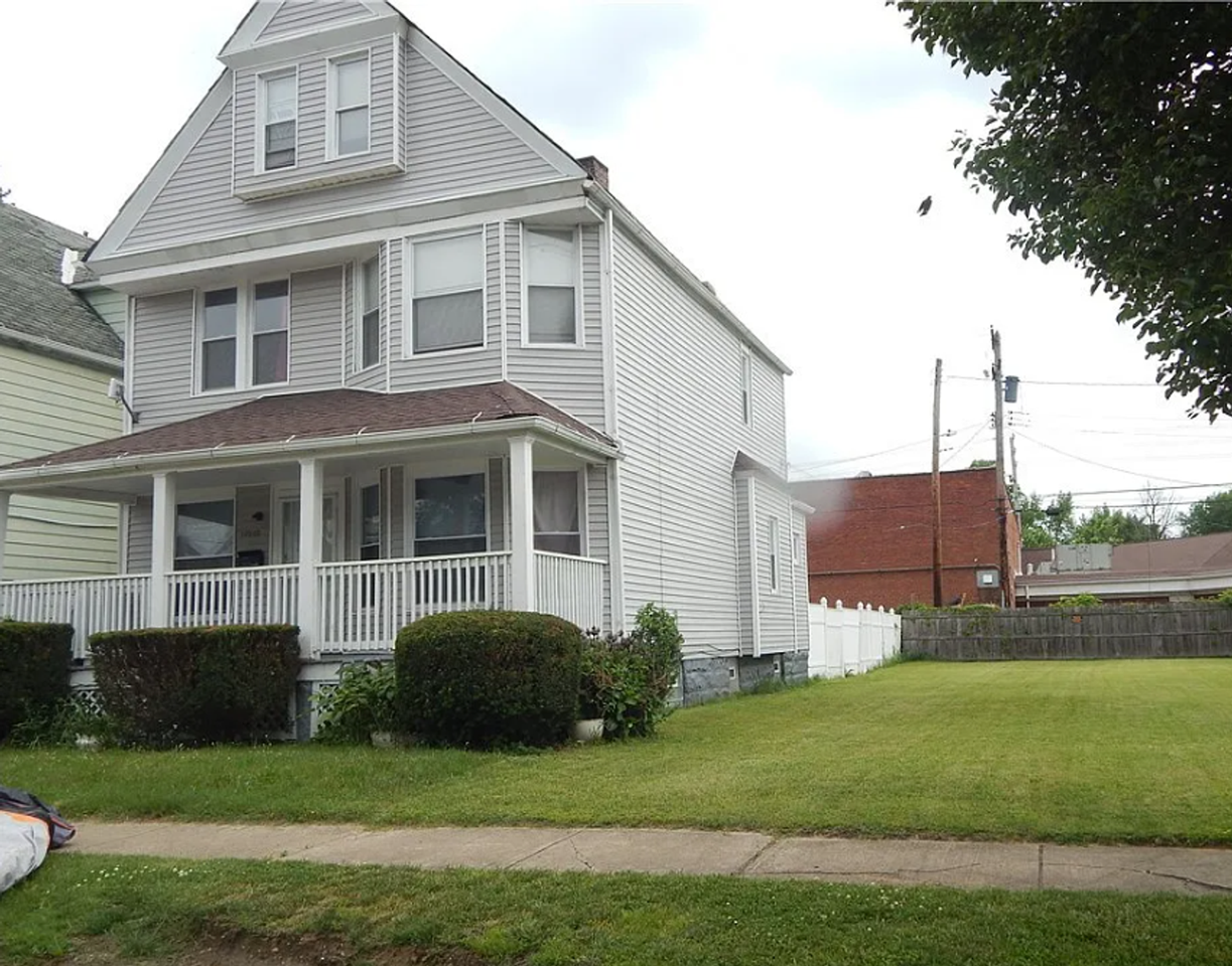 10805 Hull Ave - Photo 3 of 24