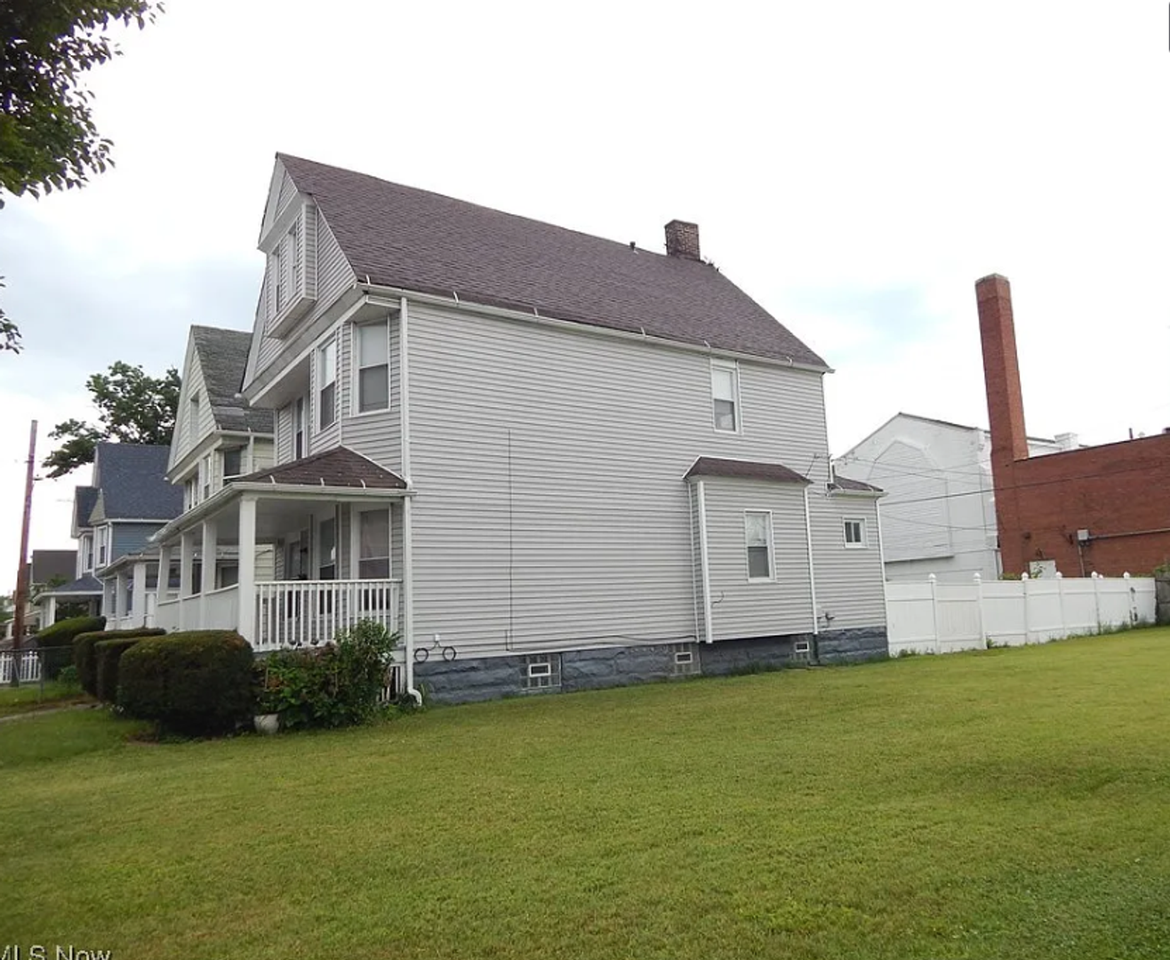 10805 Hull Ave - Photo 4 of 14