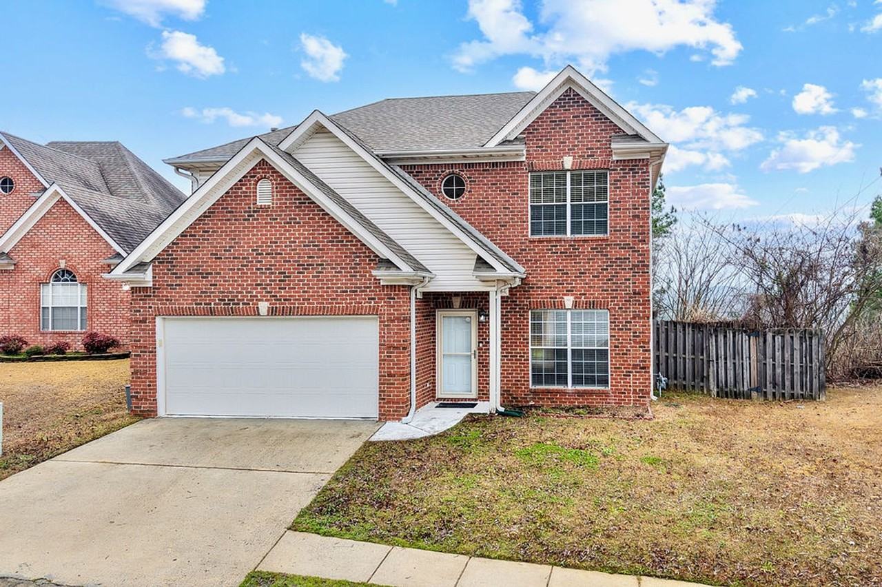 1048 Castlemaine Trl - Photo 2 of 24