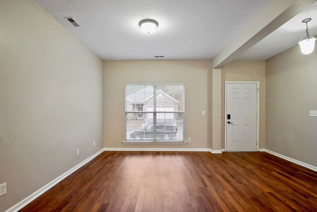 1048 Castlemaine Trl - Photo 6 of 24