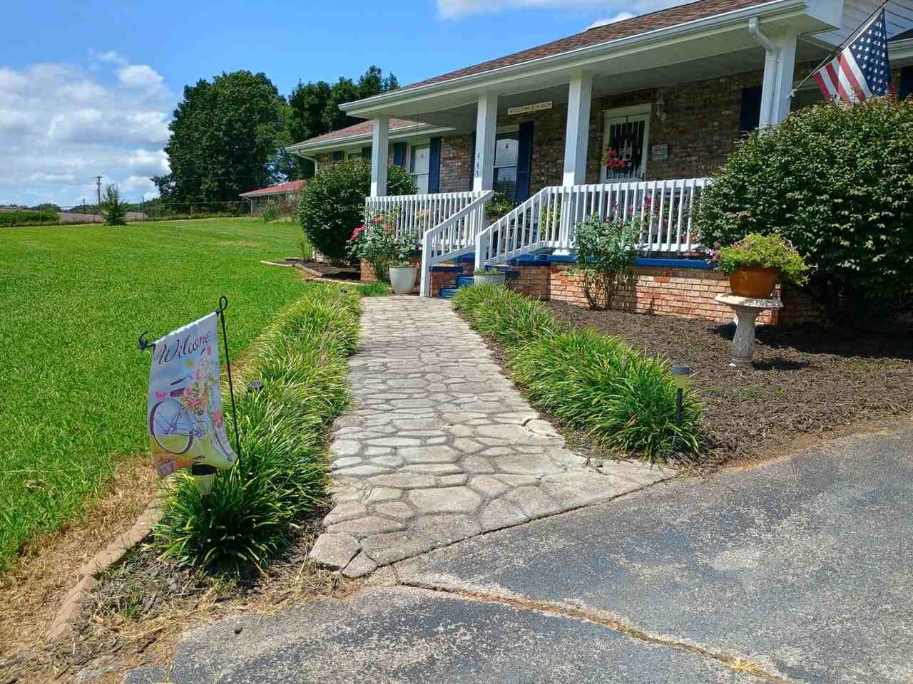 445 Old Stage Rd - Photo 4 of 39