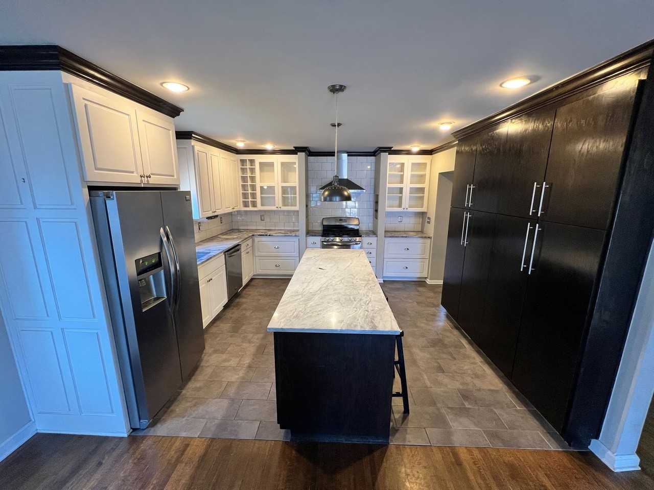 2533 E 19th St - Photo 5 of 21