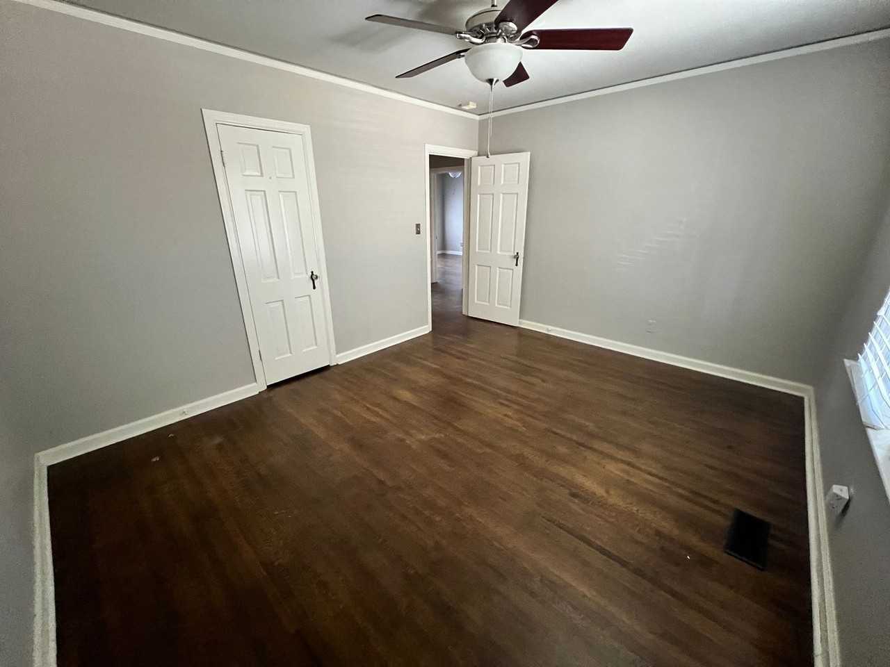 2533 E 19th St - Photo 6 of 21