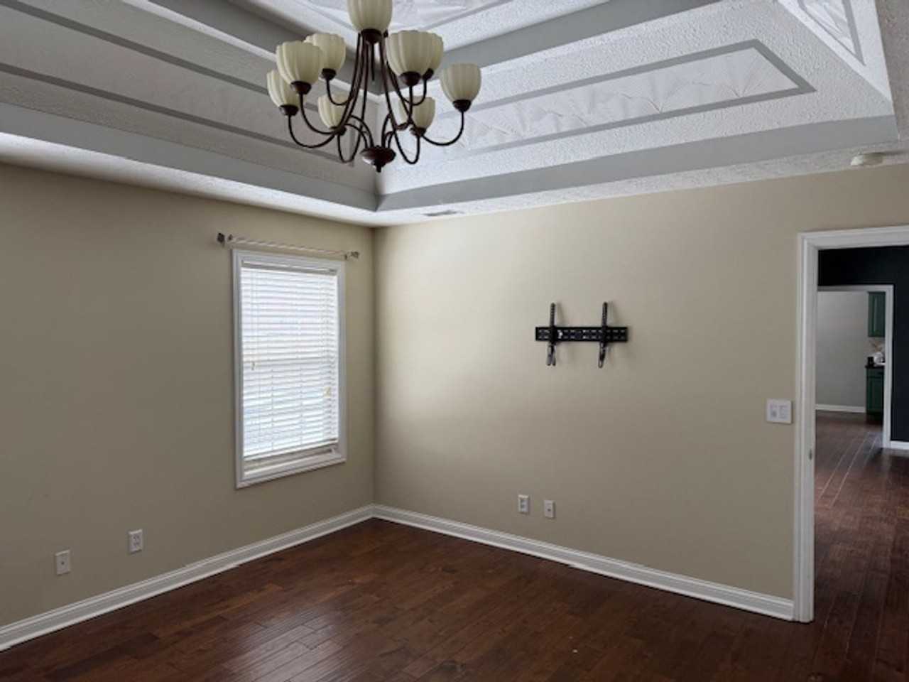 131 Piedmont Dr - Photo 4 of 11