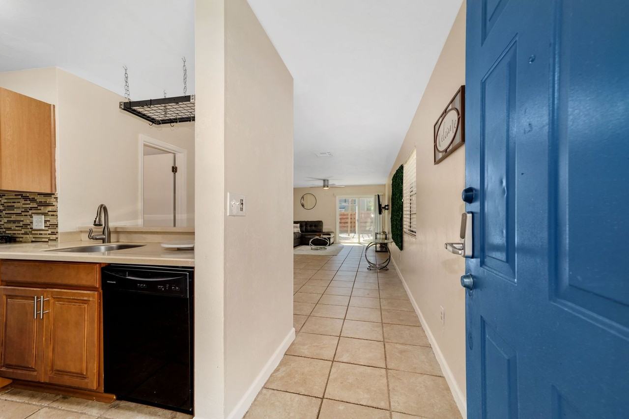 4623 Sw 44th Ln - Photo 2 of 36