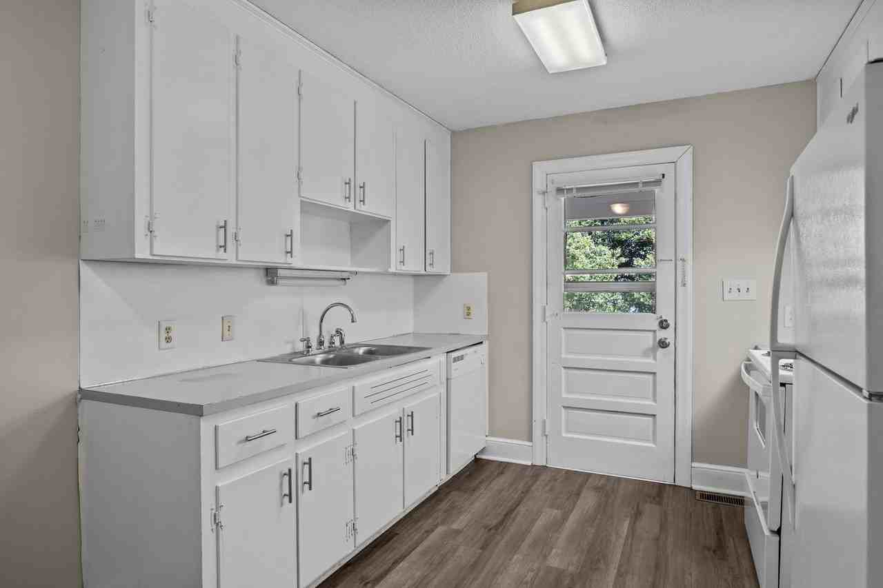 204 W Mcneill St - Photo 4 of 24