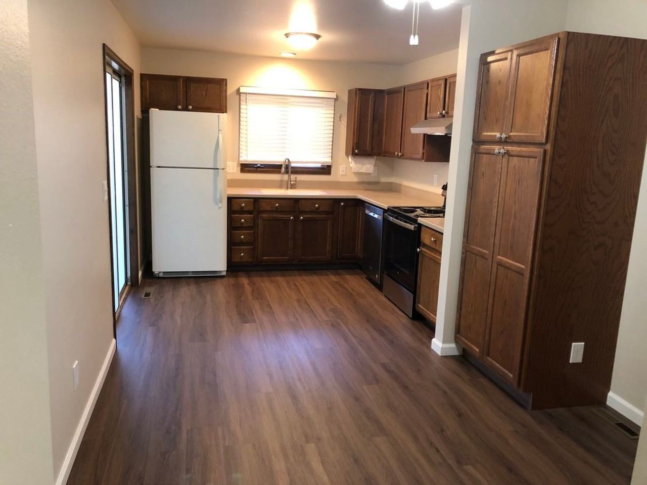 1725 Barnwood Dr - Photo 4 of 44