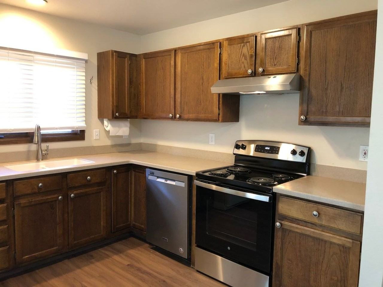 1725 Barnwood Dr - Photo 5 of 44