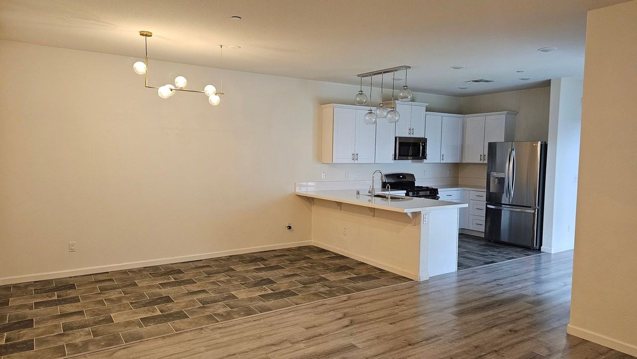 1205 Niemann St - Photo 3 of 49