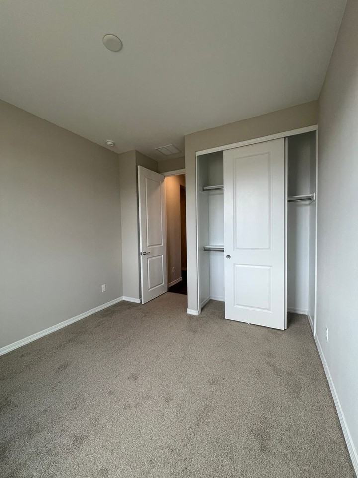 8898 N Pacific Park Dr - Photo 4 of 23