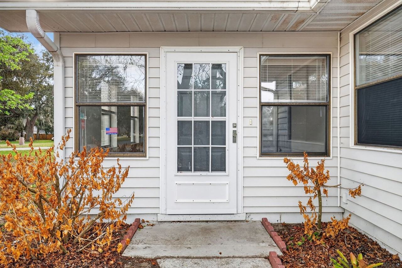 10801 Claire Dr - Photo 3 of 29