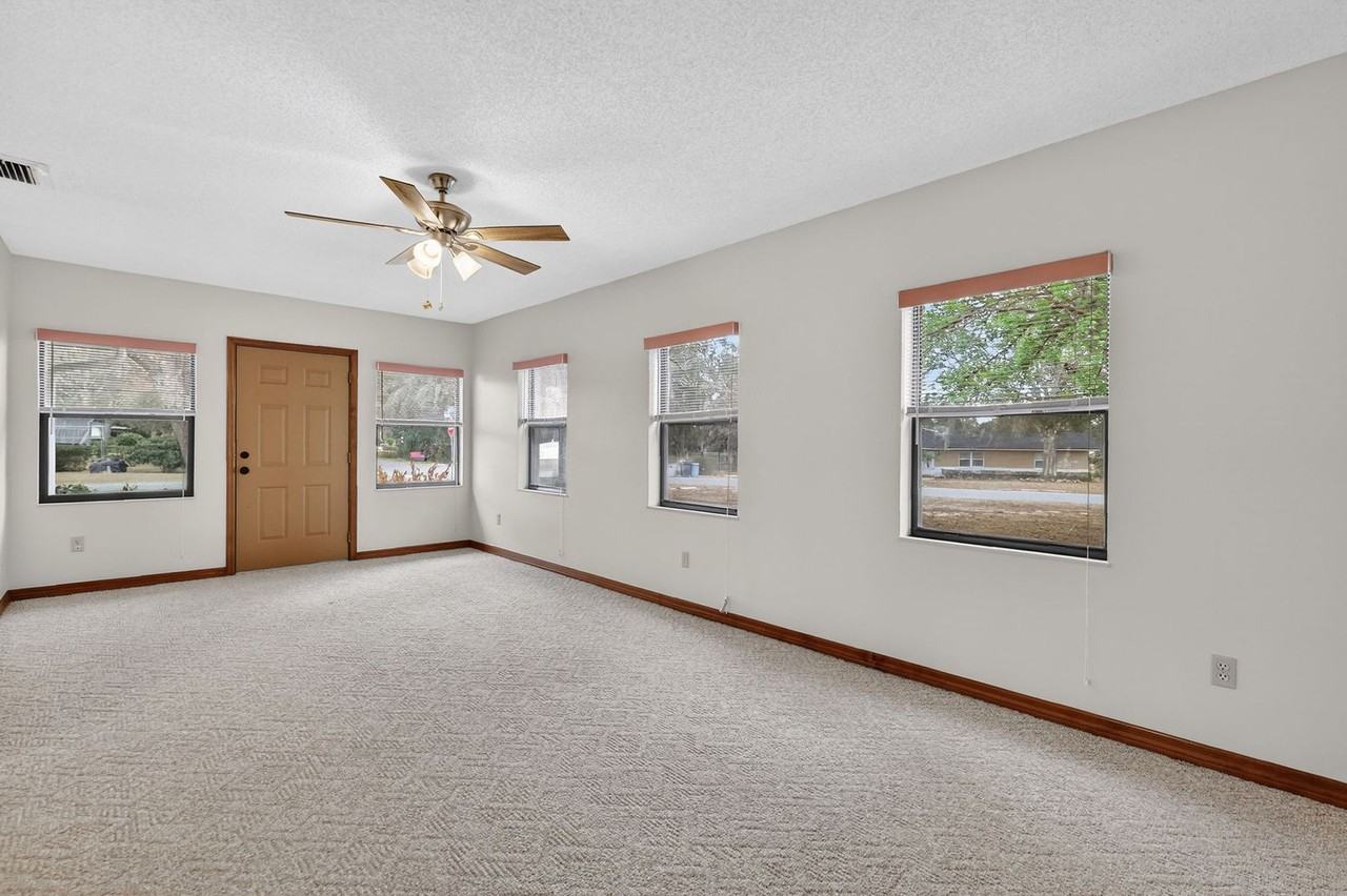 10801 Claire Dr - Photo 6 of 29