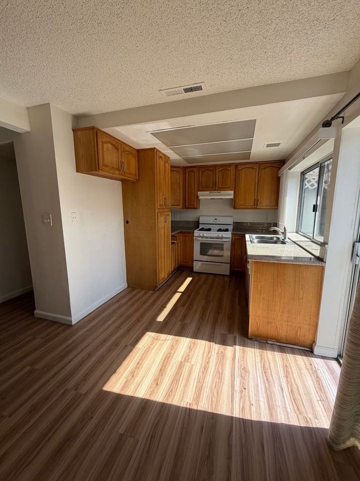 Camarillo Street - Photo 2 of 20