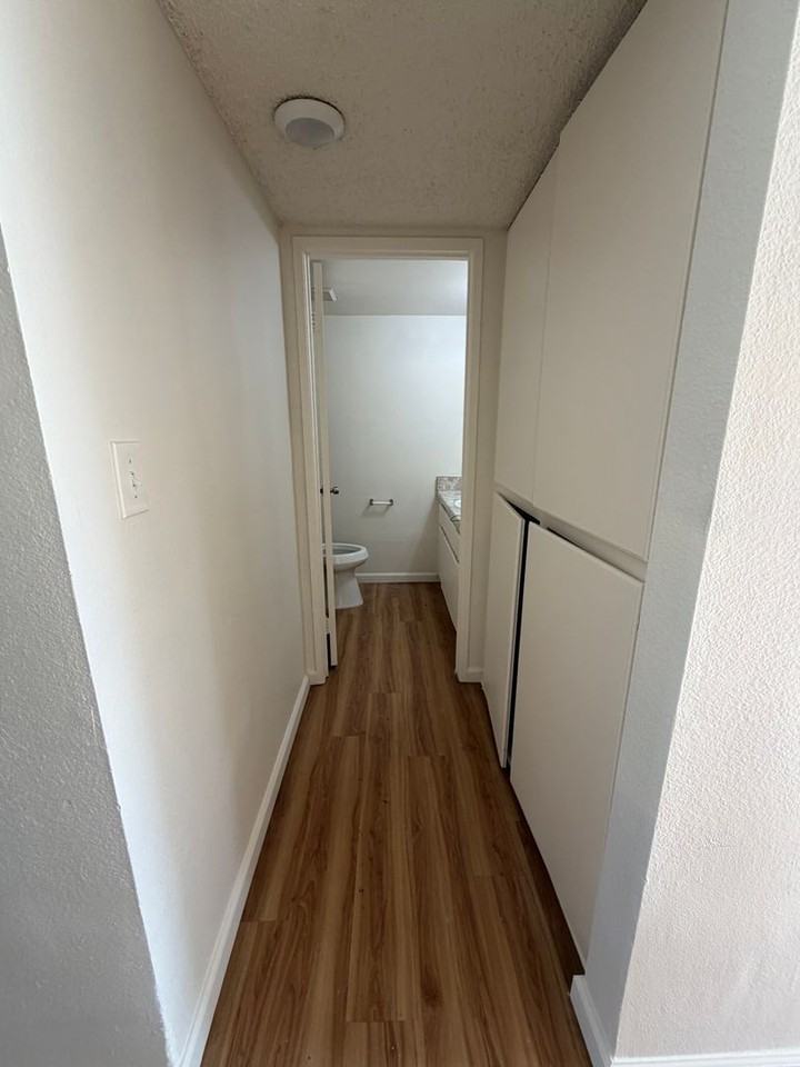 Camarillo Street - Photo 5 of 20