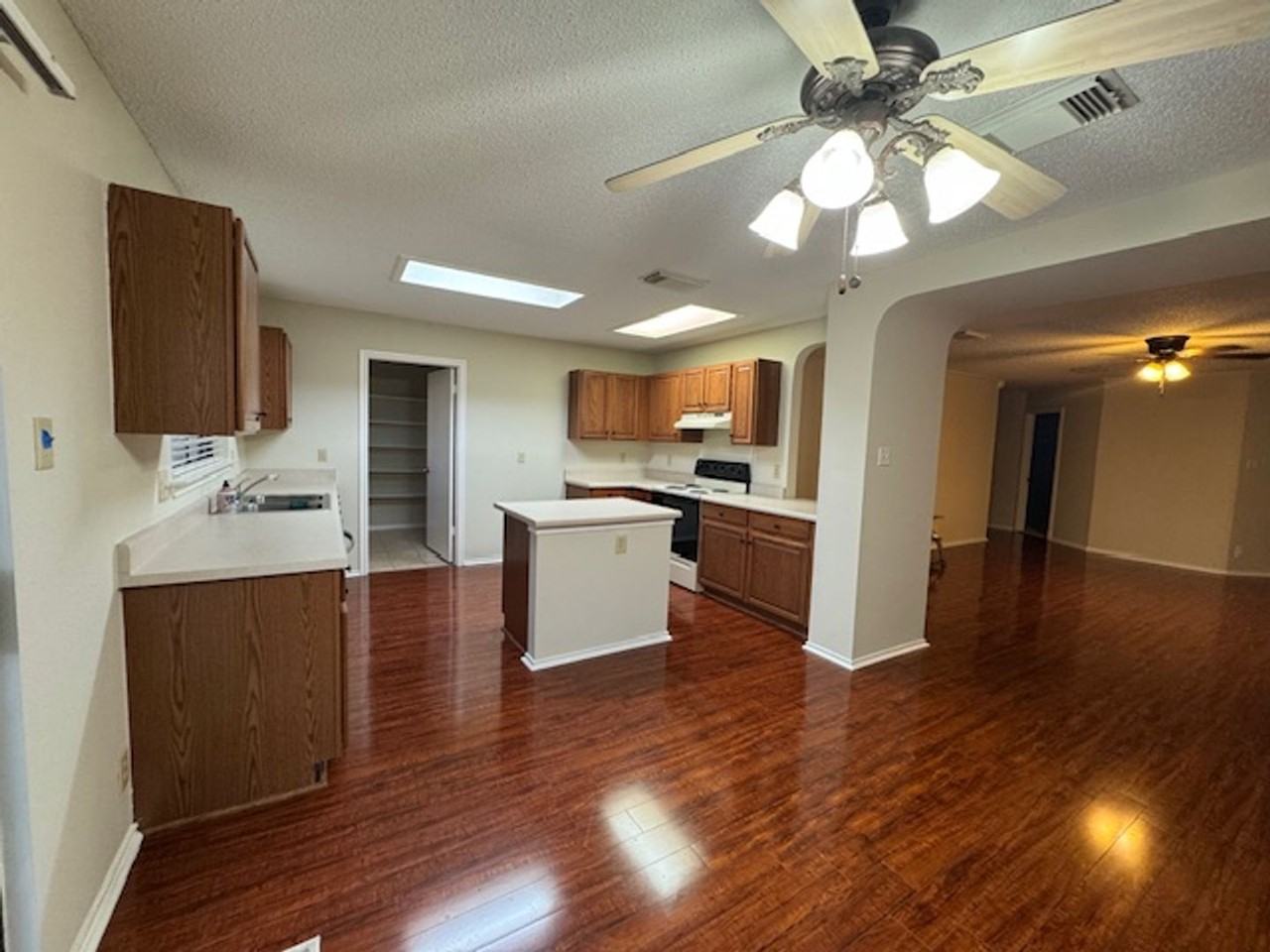 10114 Sandbrook Hl - Photo 2 of 11