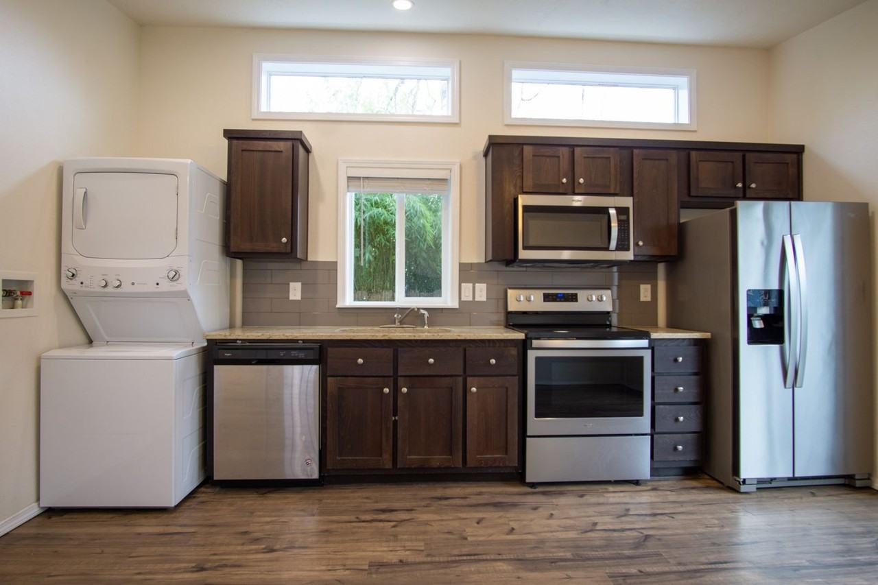 1846 Se Harold St - Photo 4 of 16