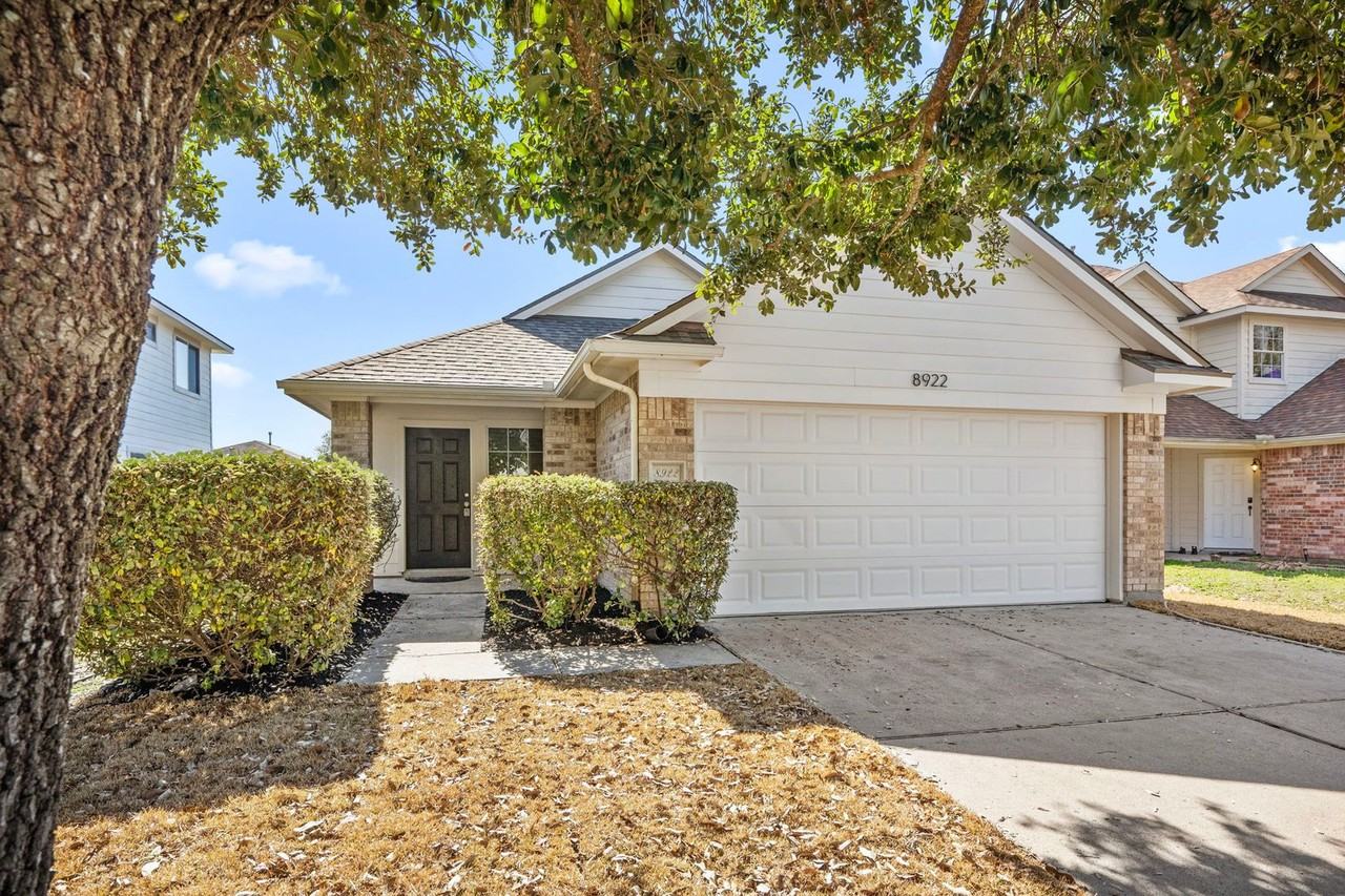 8922 Aspen Trace Ln - Photo 2 of 24