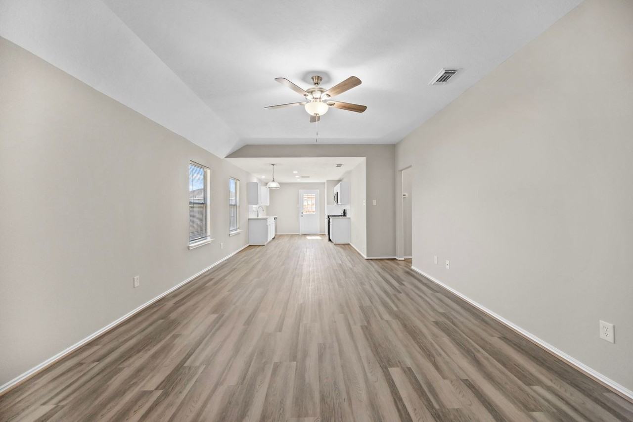 8922 Aspen Trace Ln - Photo 3 of 24