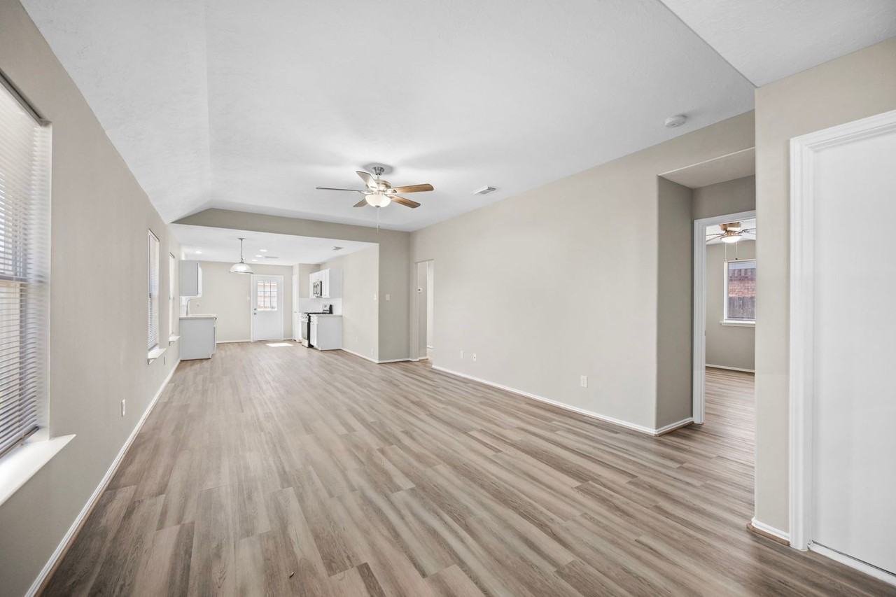 8922 Aspen Trace Ln - Photo 4 of 24