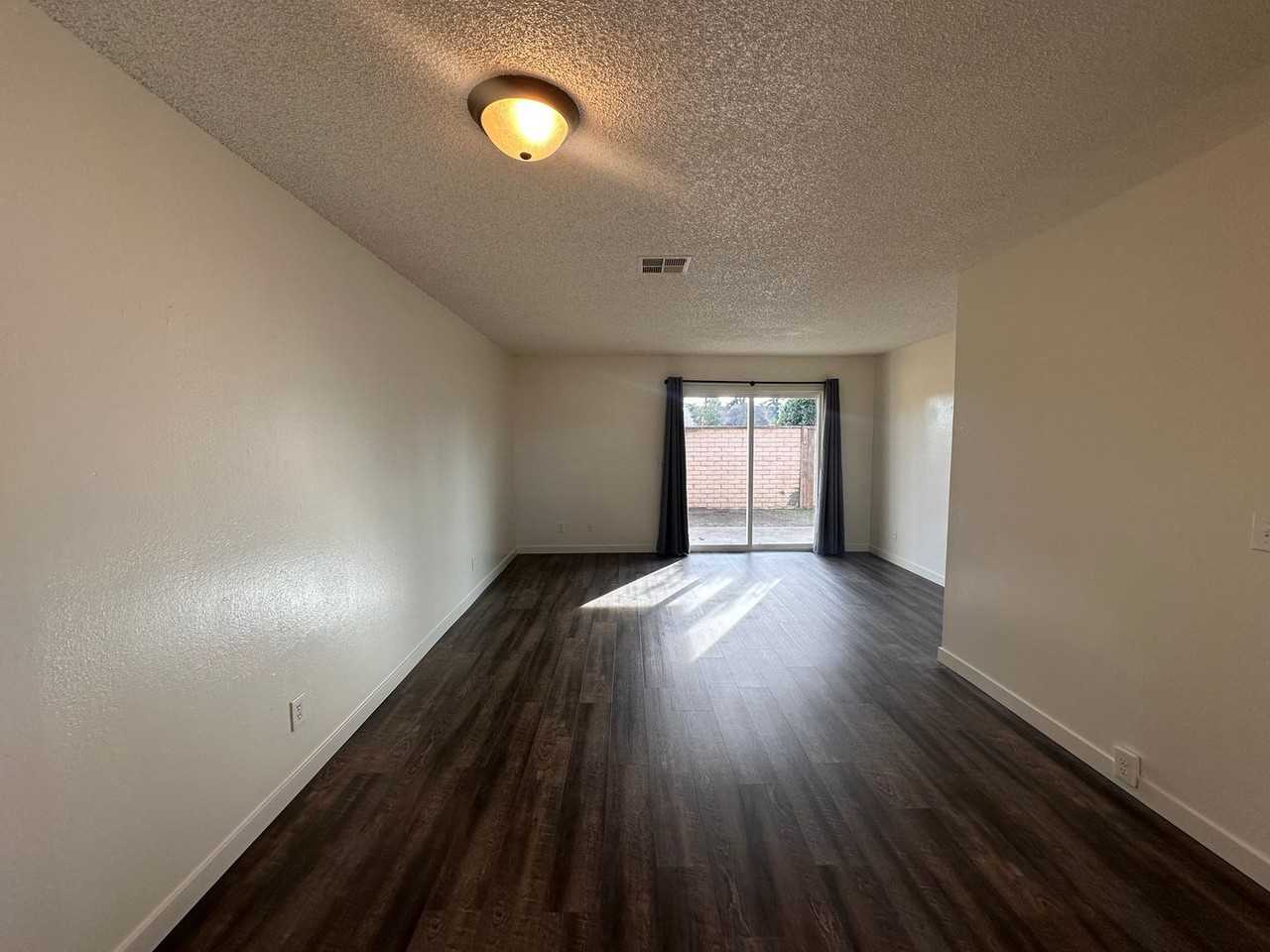 2500 W Chestnut Ct - Photo 4 of 12