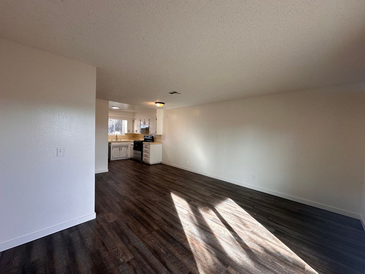 2500 W Chestnut Ct - Photo 5 of 12