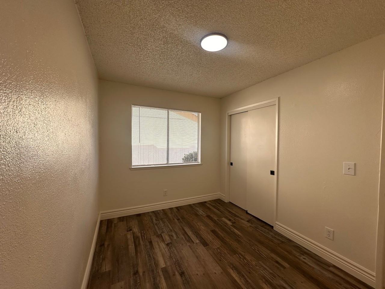 2500 W Chestnut Ct - Photo 6 of 12