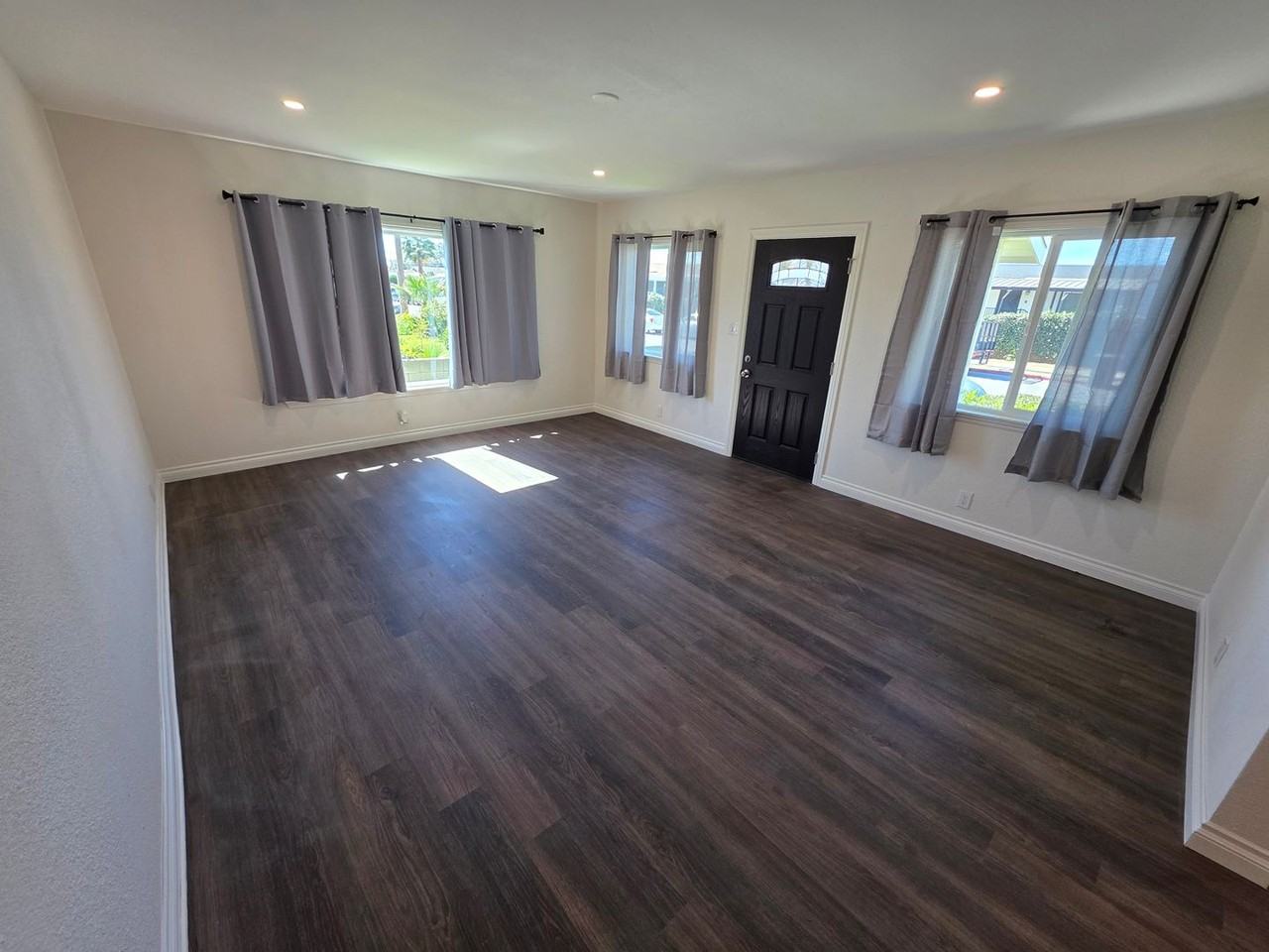 601 S Cypress Ave - Photo 3 of 25