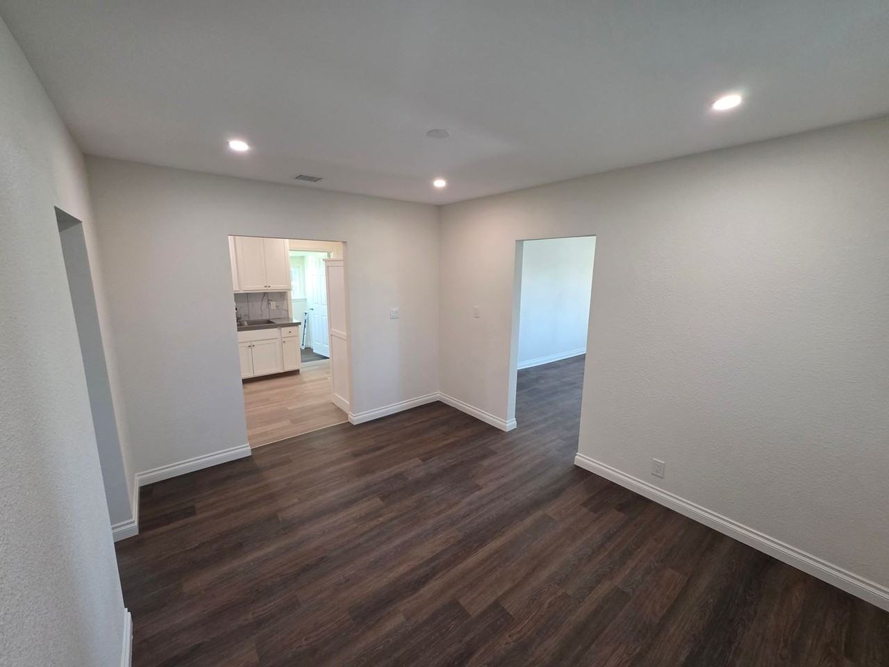 601 S Cypress Ave - Photo 6 of 25