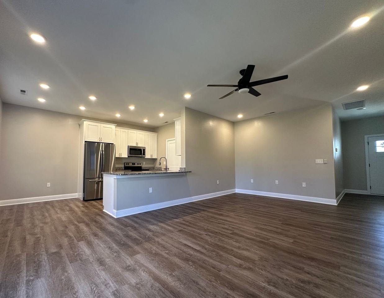 1979 Twilight Ave - Photo 5 of 10