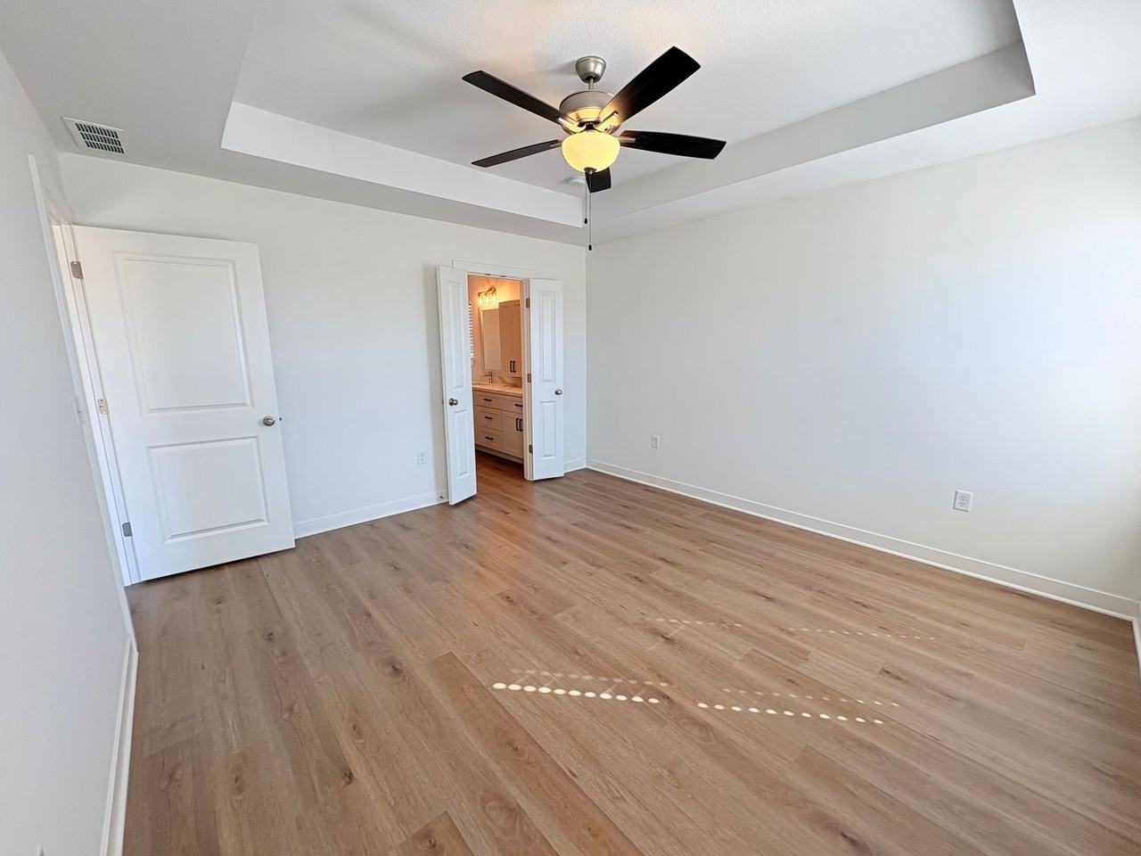 3723 Nw 93rd St - Photo 4 of 18