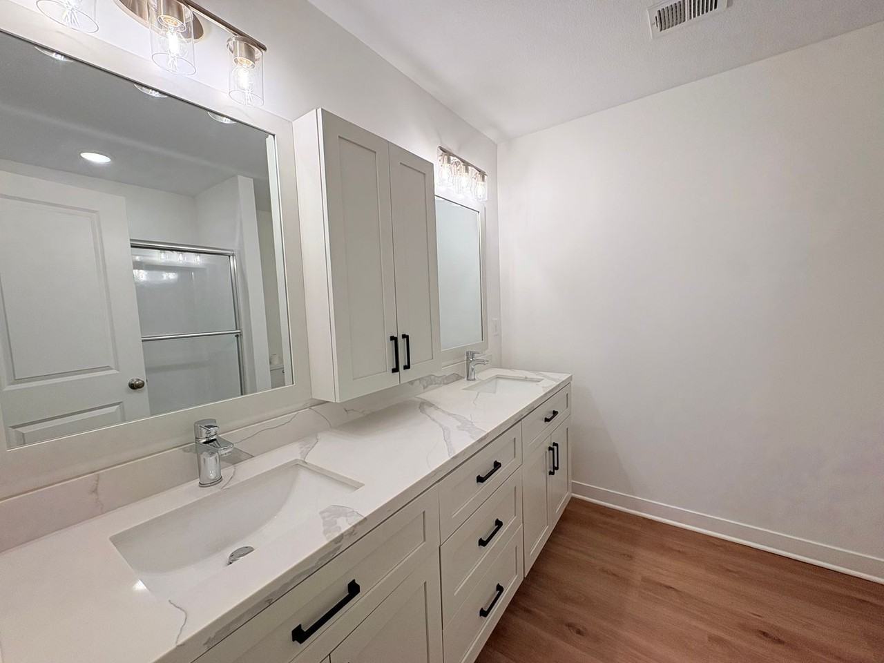 3723 Nw 93rd St - Photo 5 of 18