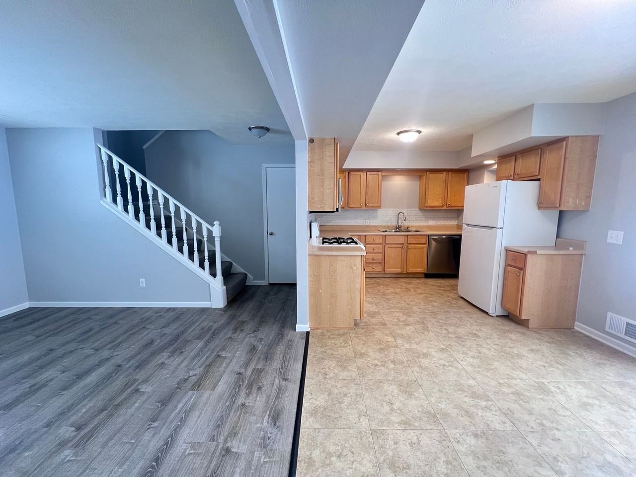 141 Fontenelle St Se - Photo 4 of 20