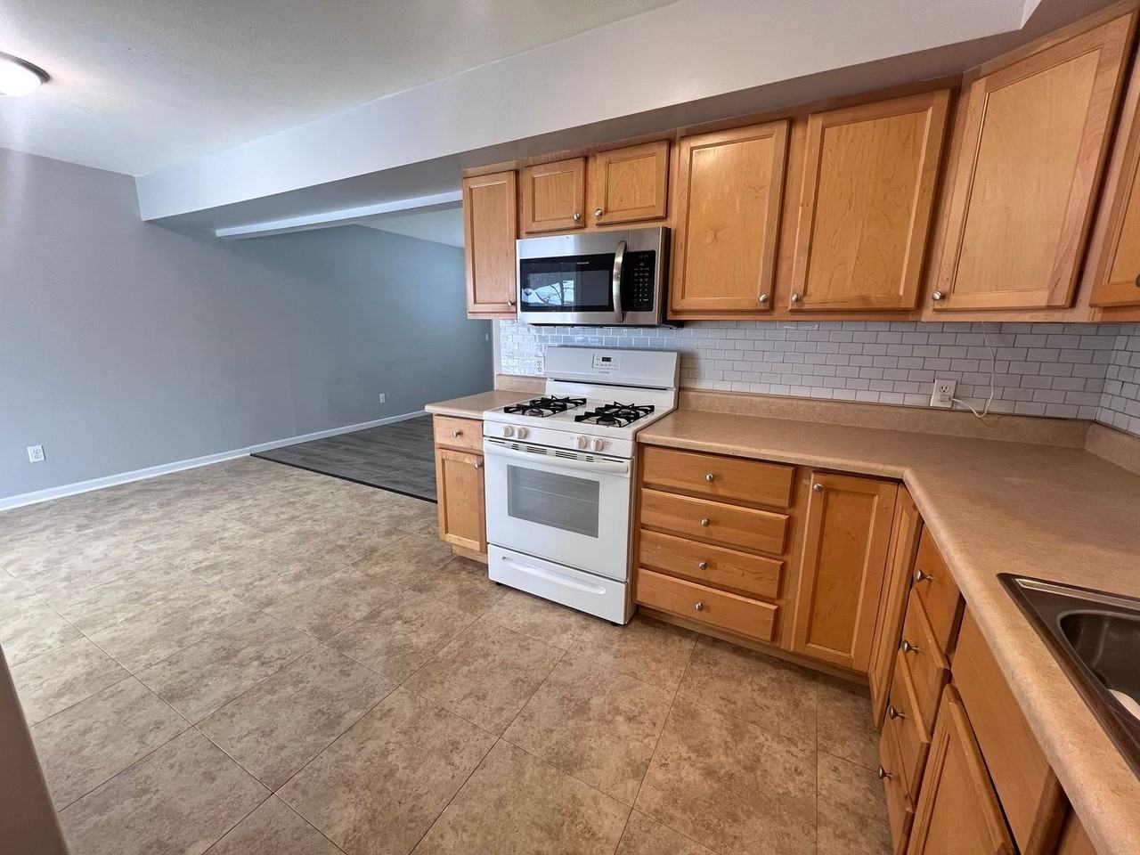 141 Fontenelle St Se - Photo 6 of 20