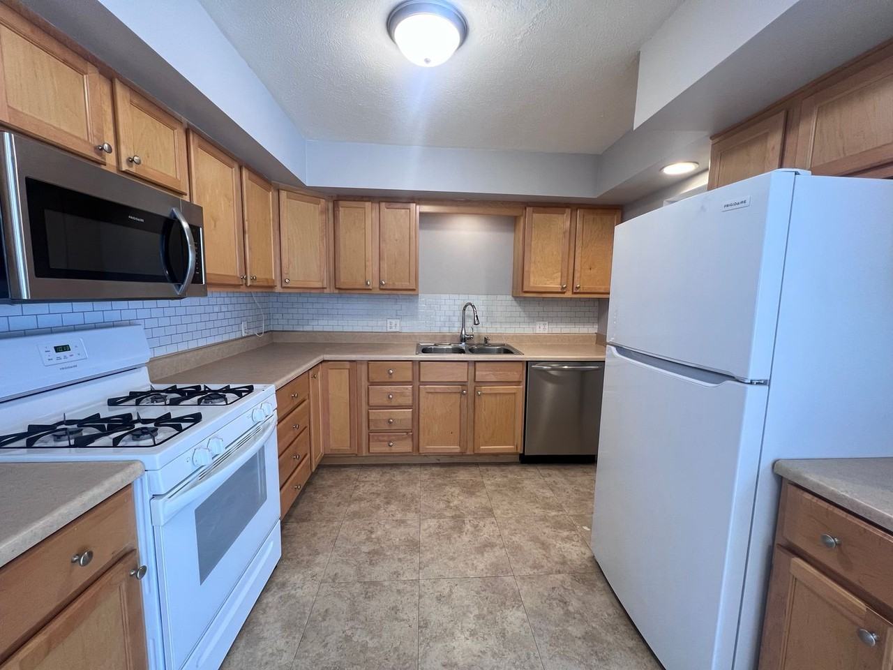 141 Fontenelle St Se - Photo 7 of 20