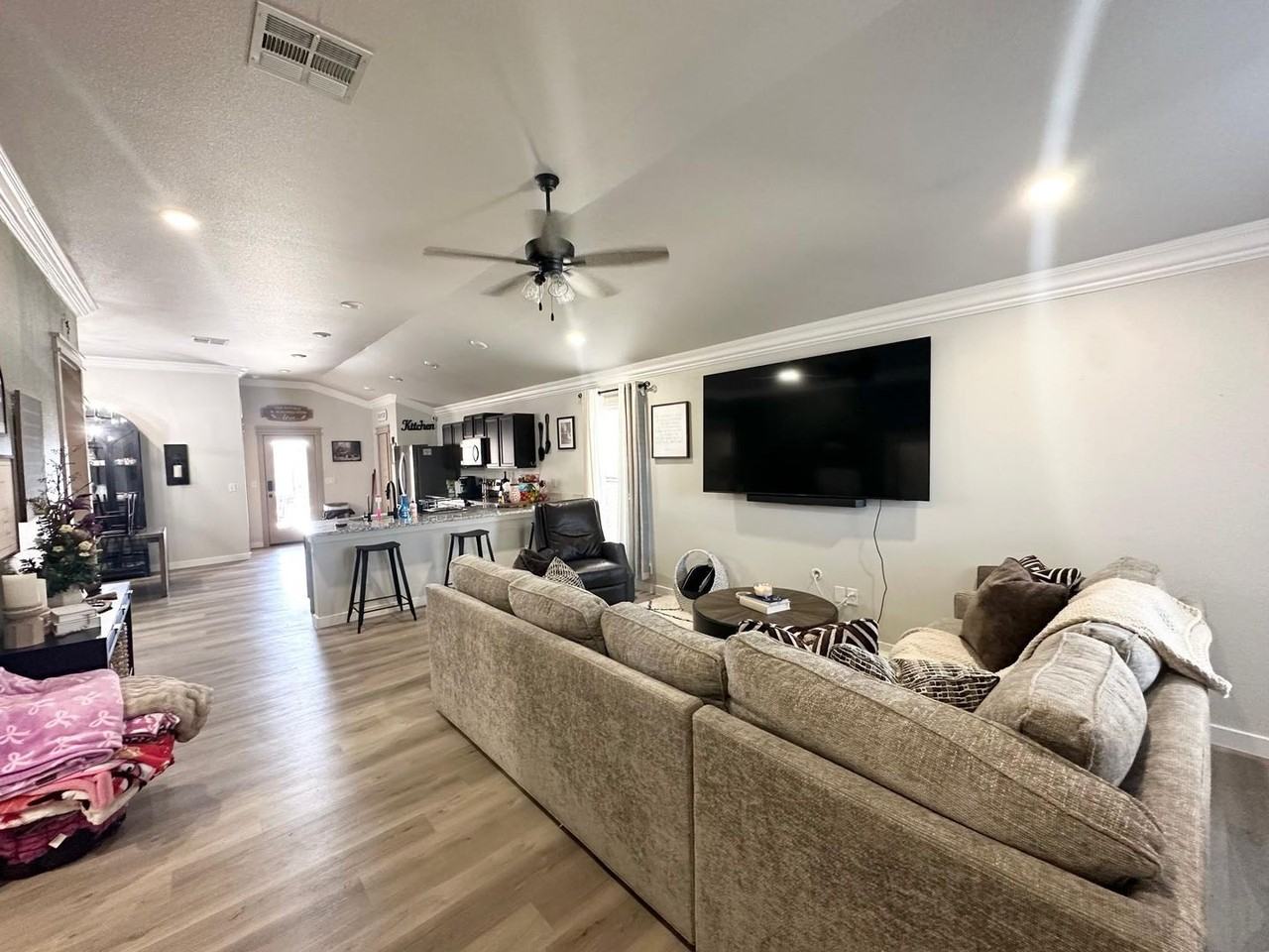 320 Panhandle Dr - Photo 2 of 14