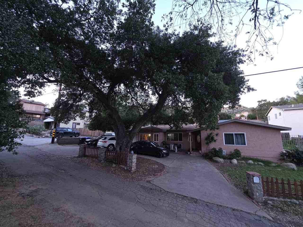 23247 Raymond St - Photo 2 of 39