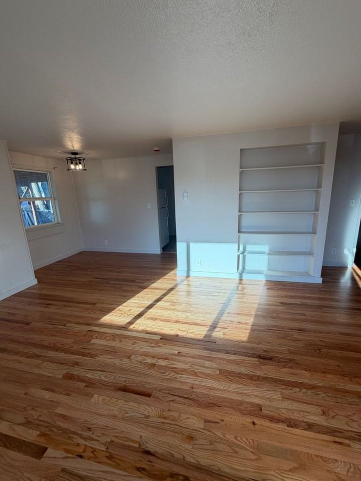 326 N Mattson Dr - Photo 2 of 14